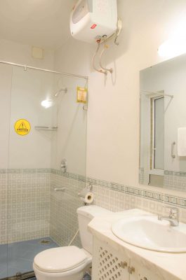 khong gian phong tam khach san an loc apartment